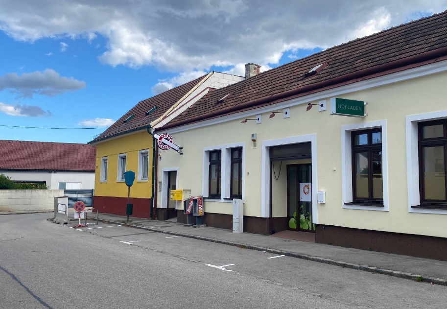Bioladen in Gainfarn. Dein Hofladen um die Ecke. Direkt vom Bauern. Frische Produkte. Regional und Saisonal. Gesundes Sortiment. Selbstbedienung. Nahversorger in Bad Vöslau, Gainfarn und St. Veit/Berndorf. Tut dem Boden Gut! Bioladen in Bad Vöslau, Gainfarn und St. Veit/Berndorf. Dein Hofladen um die Ecke. Direkt vom Bauern. Frische Produkte. Regional und Saisonal. Gesundes Sortiment. Selbstbedienung. Nahversorger in Bad Vöslau, Gainfarn und St. Veit/Berndorf. Tut dem Boden Gut!